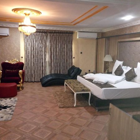 Eterno Hotel Benin City Bagian luar foto